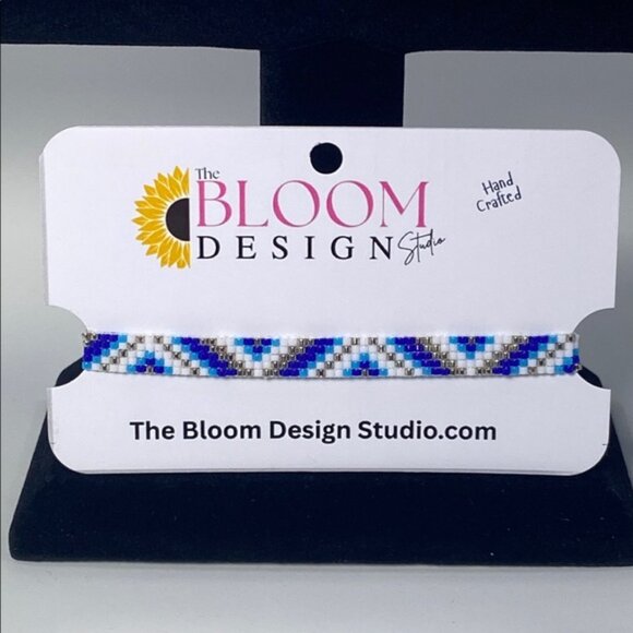 Traditional Native American Indian Style Glass Seed Bead Blue & Silver Bracelet - Picture 3 of 13